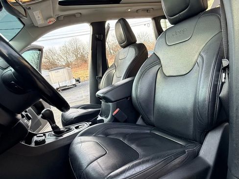 Used 2020 Jeep Cherokee Limited AWD/4WD image 38