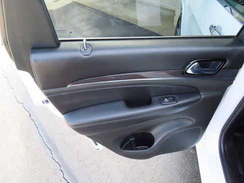 Certified 2019 Jeep Grand Cherokee Overland image 28