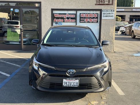 Used 2024 Toyota Corolla LE FWD image 2