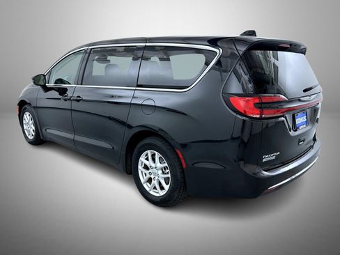 Certified 2023 Chrysler Pacifica Touring-L FWD image 7