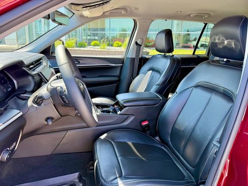 Used 2023 Jeep Grand Cherokee L Limited w/ Luxury Tech Group II AWD/4WD image 10