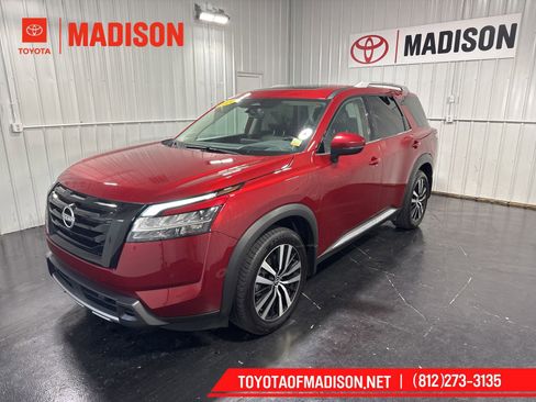 Used 2024 Nissan Pathfinder Platinum w/ Black Appearance Package AWD/4WD image 1
