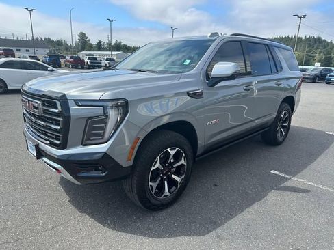 Used 2025 GMC Yukon AT4 w/ AT4 Premium Plus Package AWD/4WD image 6