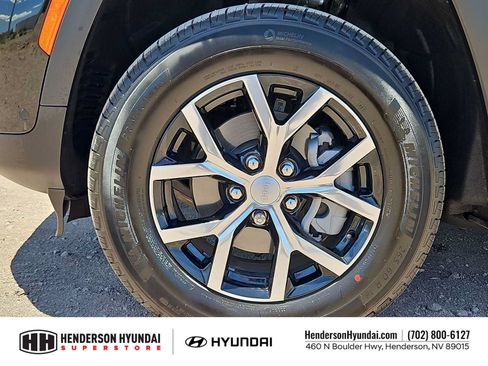 Used 2025 Jeep Grand Cherokee Limited w/ Luxury Tech Group II AWD/4WD image 13