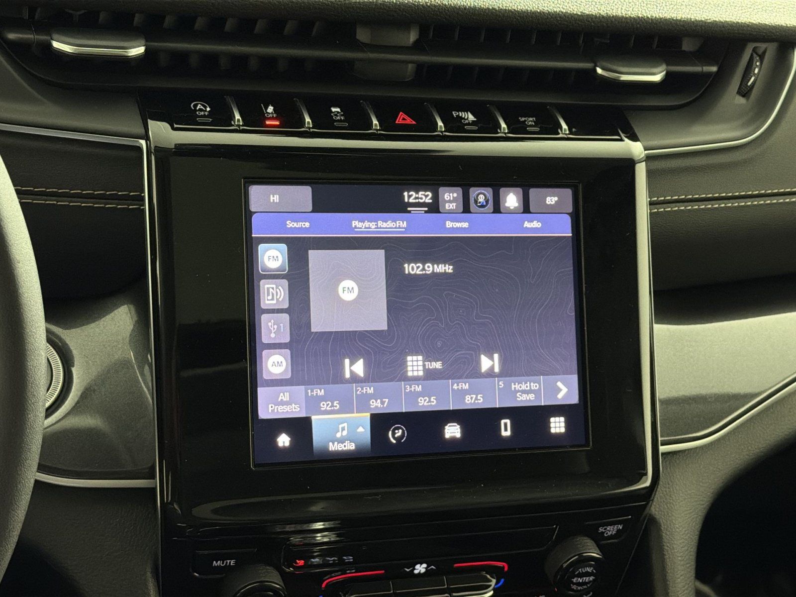 Used 2023 Jeep Grand Cherokee Laredo AWD/4WD image 18