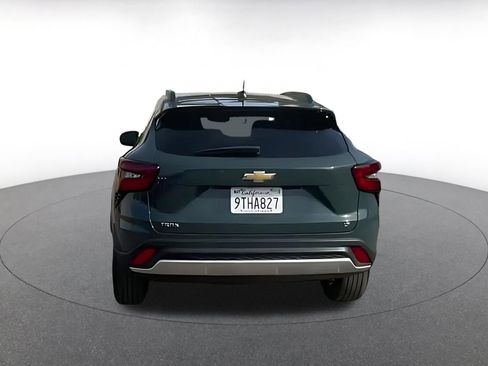 Used 2025 Chevrolet Trax LT w/ LT Convenience Package image 11