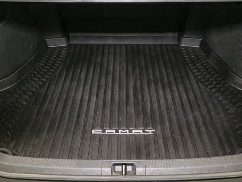 Used 2020 Toyota Camry SE image 12