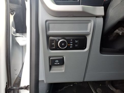 Used 2023 Ford F150 XLT AWD/4WD image 9