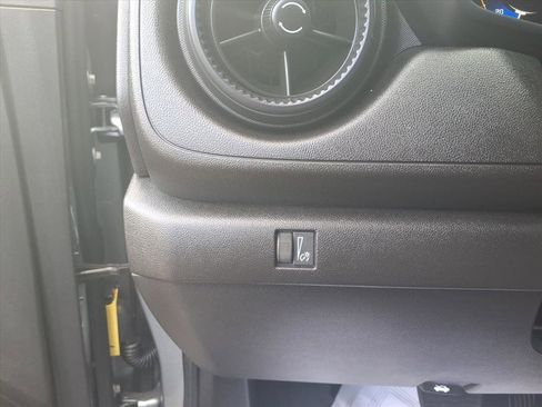 Used 2025 Chevrolet Colorado W/T image 12