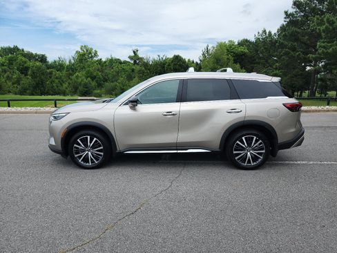 Used 2023 INFINITI QX60 Sensory w/ Vision Package FWD image 2