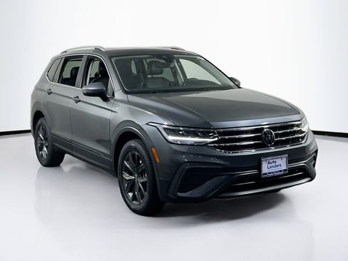 Used 2022 Volkswagen Tiguan SE image 3