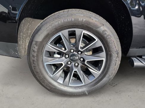 Used 2023 Chevrolet Suburban Z71 image 12