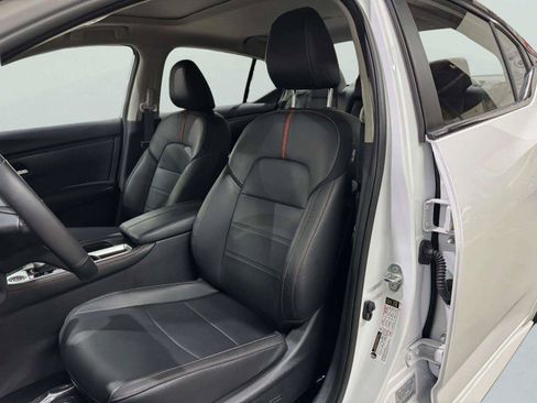 Used 2025 Nissan Sentra SR w/ SR Premium Package FWD image 22