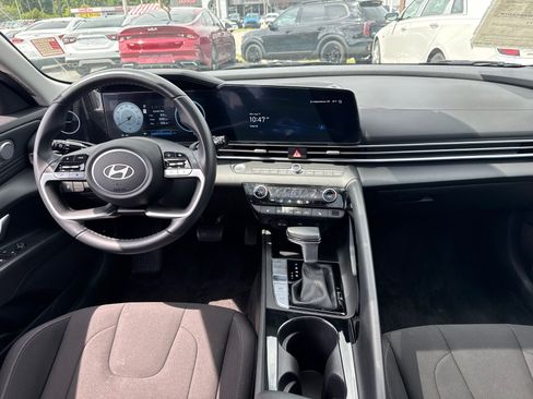 Used 2024 Hyundai Elantra SEL w/ Convenience Package FWD image 8