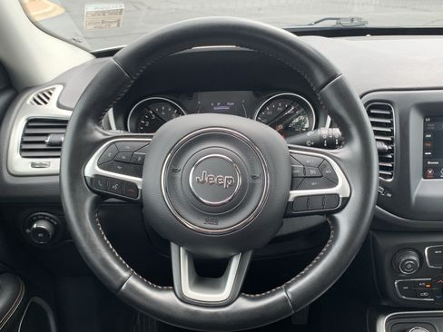 Used 2020 Jeep Compass Latitude AWD/4WD image 18