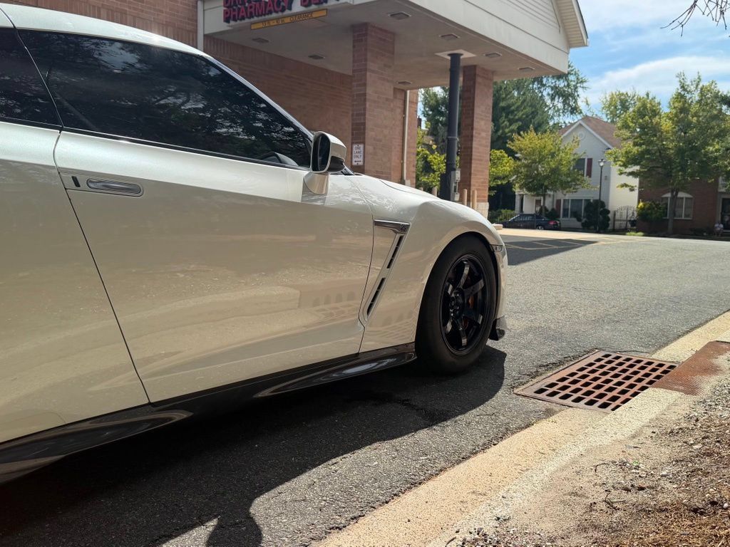 Used 2019 Nissan GT-R Premium w/ Premium Interior Package AWD/4WD image 15