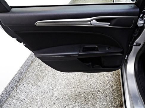 Used 2018 Ford Fusion SE image 9