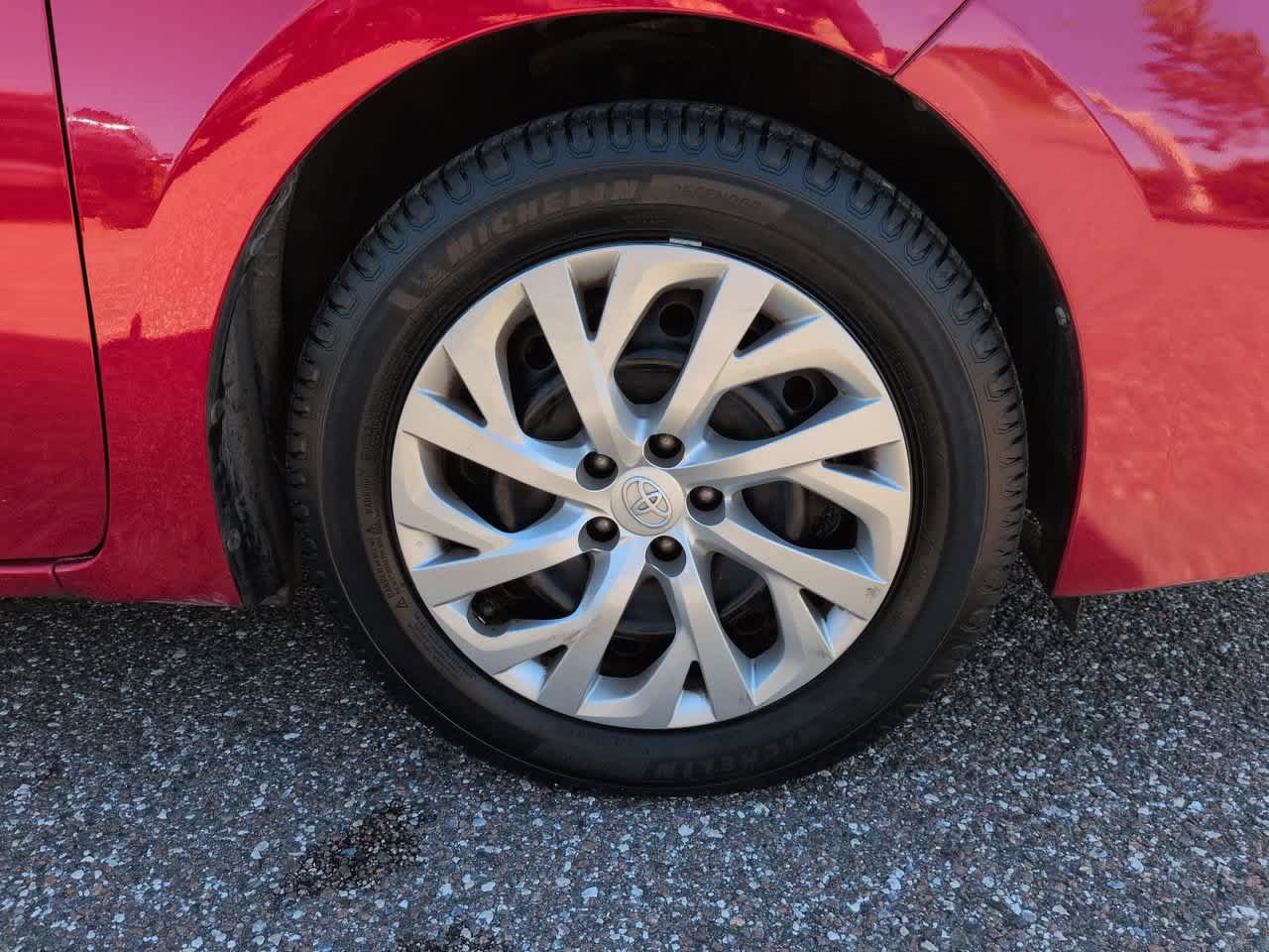 Used 2018 Toyota Corolla LE FWD image 11