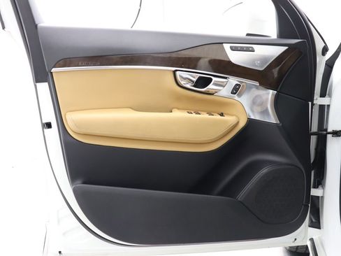 Used 2017 Volvo XC90 T6 Momentum w/ Vision Package image 43