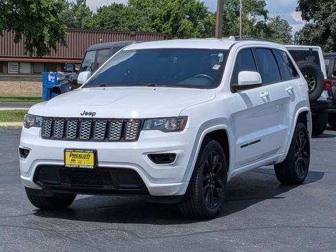 Used 2019 Jeep Grand Cherokee Altitude AWD/4WD image 3