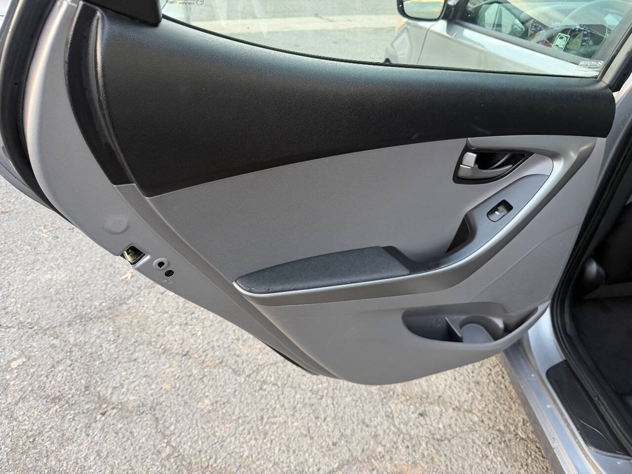 Used 2015 Hyundai Elantra SE FWD image 18