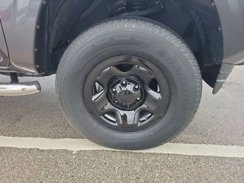 Used 2020 Toyota Tacoma SR AWD/4WD image 5