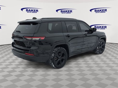 Used 2023 Jeep Grand Cherokee L Laredo image 3