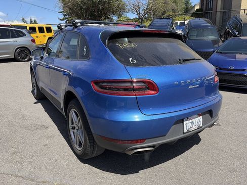 Used 2018 Porsche Macan AWD/4WD image 2