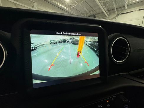 Used 2018 Jeep Wrangler Unlimited Sahara image 21