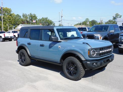 New 2025 Ford Bronco Big Bend w/ Black Diamond Package image 4