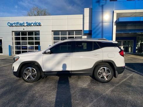 Used 2019 GMC Terrain SLT w/ Preferred Package FWD image 2