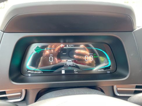 Used 2025 Hyundai Elantra Blue image 42