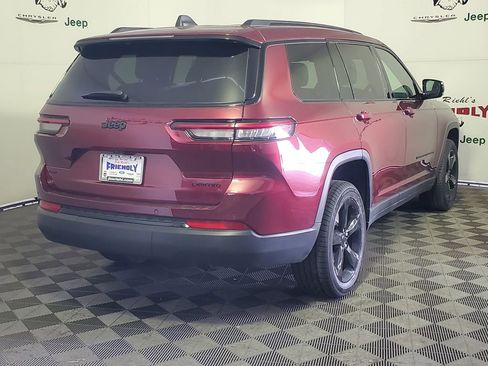 Used 2025 Jeep Grand Cherokee L Limited w/ Black Appearance Package AWD/4WD image 3