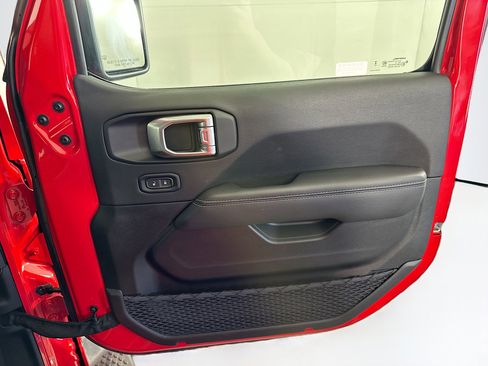 Used 2023 Jeep Wrangler Sahara image 31