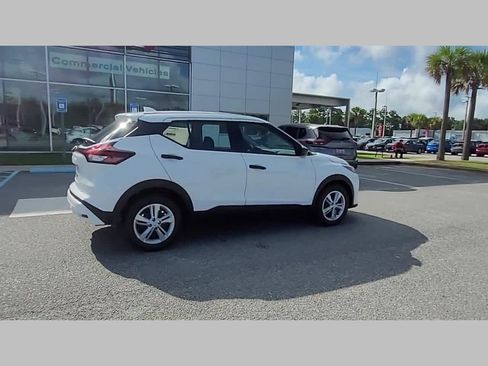 New 2025 Nissan Kicks Play S image 31