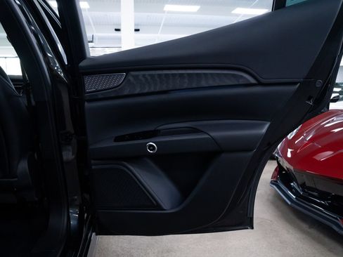 Used 2023 Maserati Grecale Modena AWD/4WD image 19