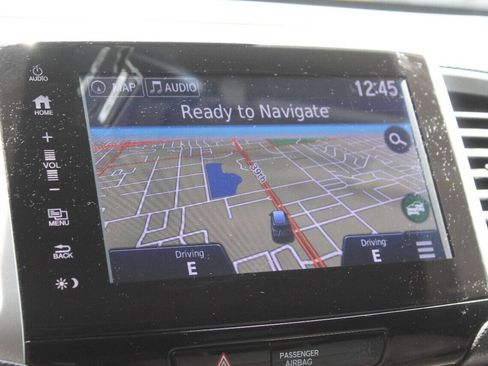 Used 2017 Honda Pilot Touring image 22