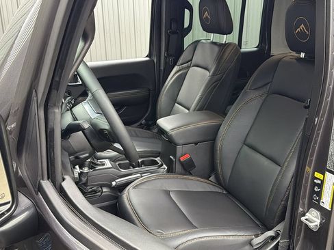 Used 2025 Jeep Wrangler Unlimited Sahara w/ Safety Group AWD/4WD image 32
