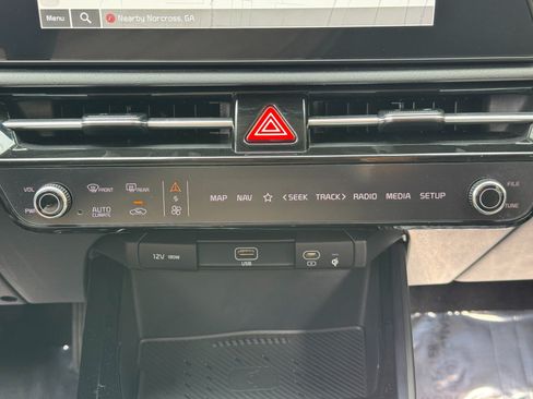 Used 2024 Kia Niro EX FWD image 28