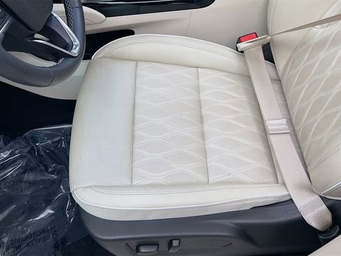 Used 2023 Buick Envision Avenir image 21