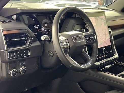 Used 2025 GMC Yukon XL Denali image 15