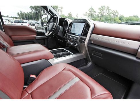 Used 2022 Ford F250 Platinum w/ FX4 Off-Road Package AWD/4WD image 31