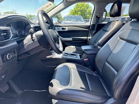 Used 2024 Ford Explorer XLT w/ Equipment Group 202A AWD/4WD image 20