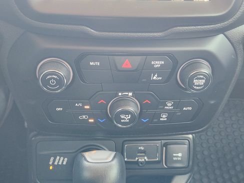 Used 2023 Jeep Renegade Limited AWD/4WD image 19
