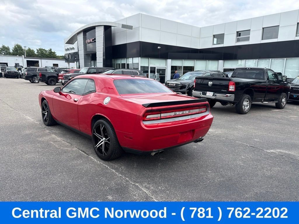 Used 2011 Dodge Challenger R/T RWD image 3