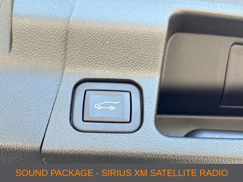 Used 2023 GMC Acadia SLT w/ Elevation Edition FWD image 11