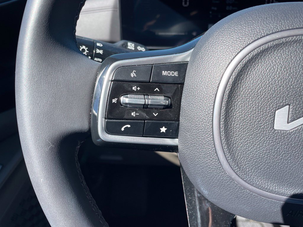 Used 2026 Kia Carnival FWD image 26