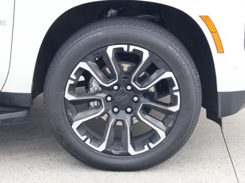 Used 2025 Chevrolet Tahoe Premier AWD/4WD image 11
