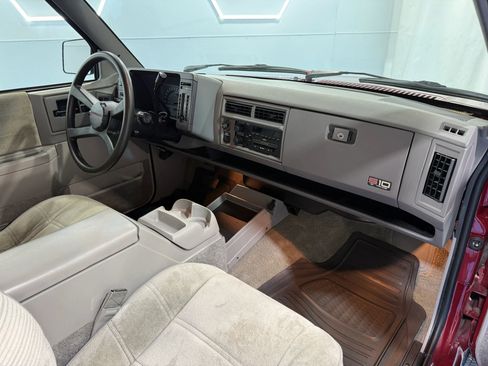 Used 1994 Chevrolet S10 Pickup 4WD 4-Door image 19