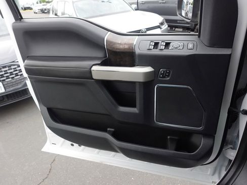Used 2022 Ford F250 Lariat w/ Lariat Value Package AWD/4WD image 17